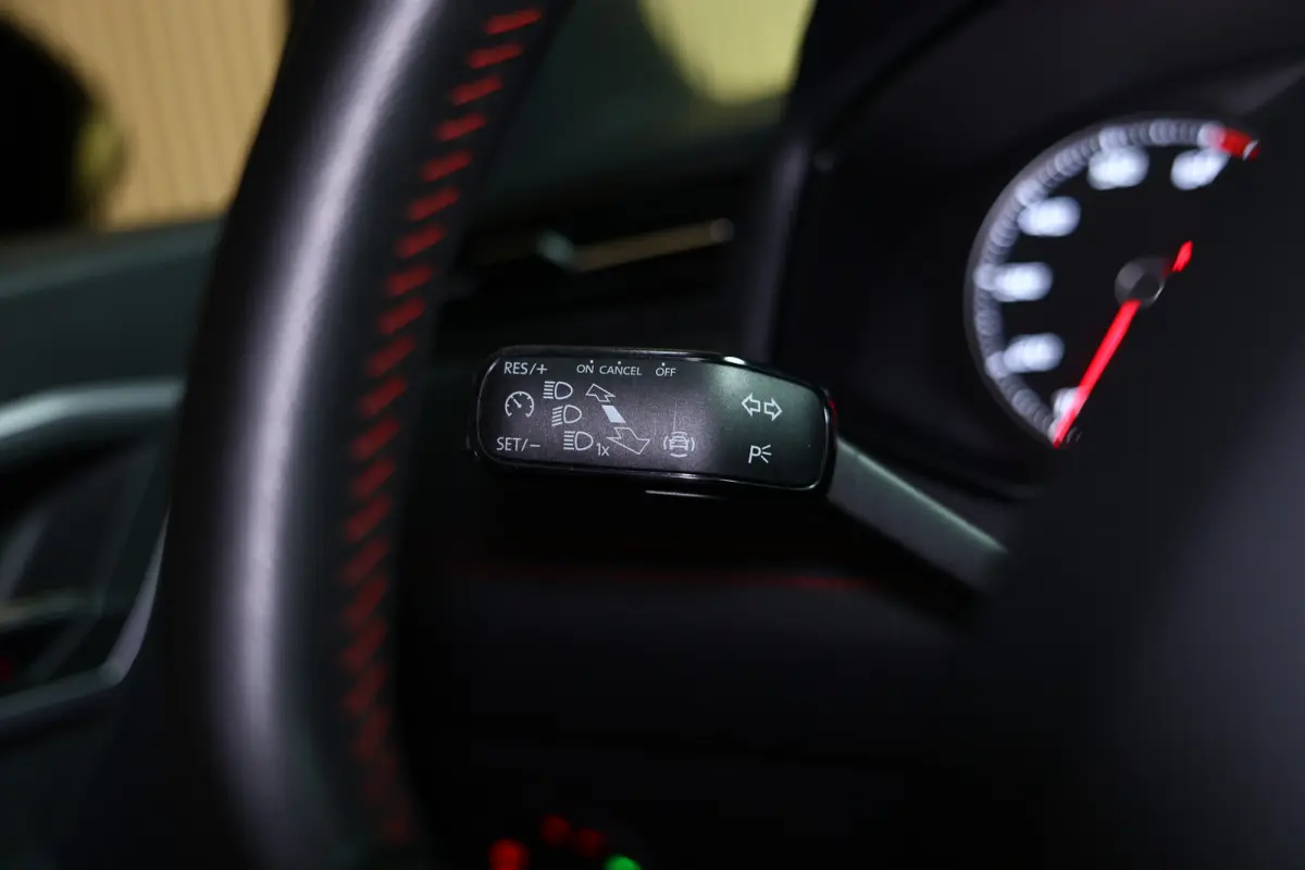 1.0 TSI FR NAVI CLIMA CRUISE SFEER BEATS PDC LED CAMERA BT NFC SDP '19