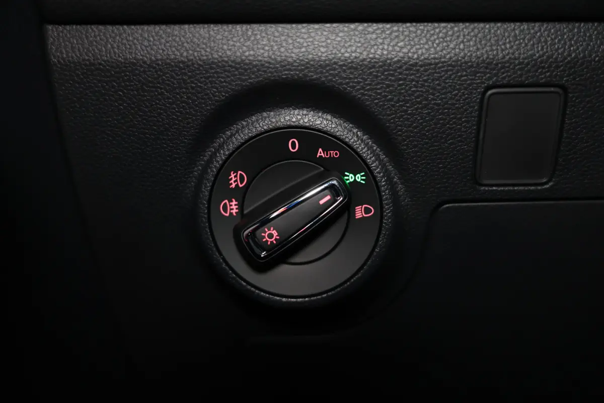 1.0 TSI FR NAVI CLIMA CRUISE SFEER BEATS PDC LED CAMERA BT NFC SDP '19