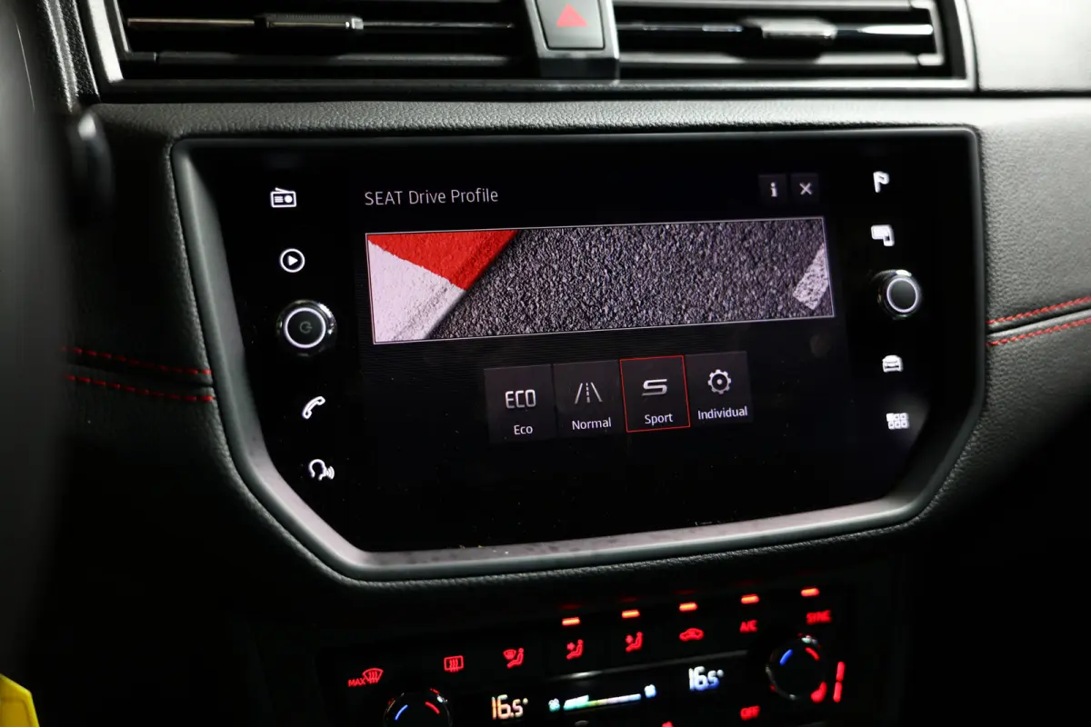 1.0 TSI FR NAVI CLIMA CRUISE SFEER BEATS PDC LED CAMERA BT NFC SDP '19