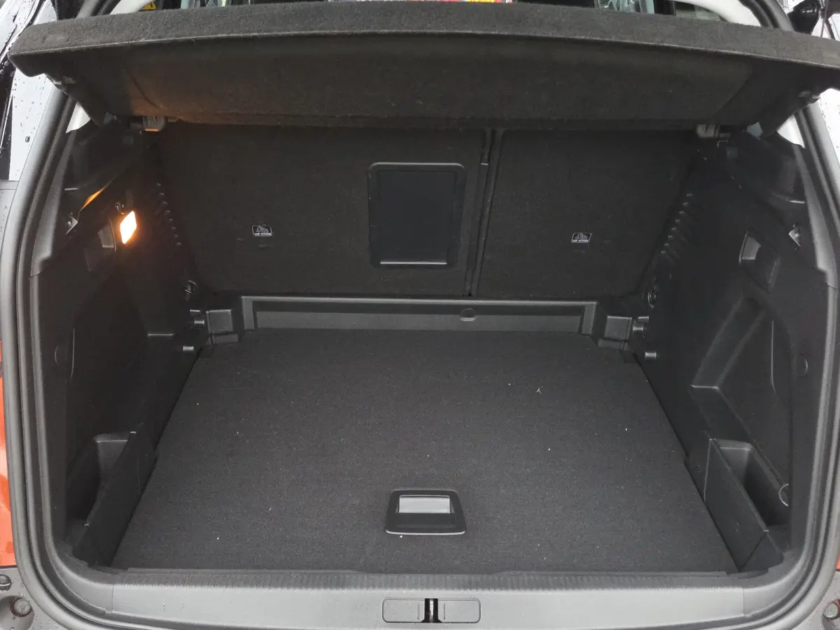 1.6 PureTech GT Line Trekhaak | Panoramadak | Vol leder | Memory Stoelen | Full LED | Camera | Elektr. achterklep |