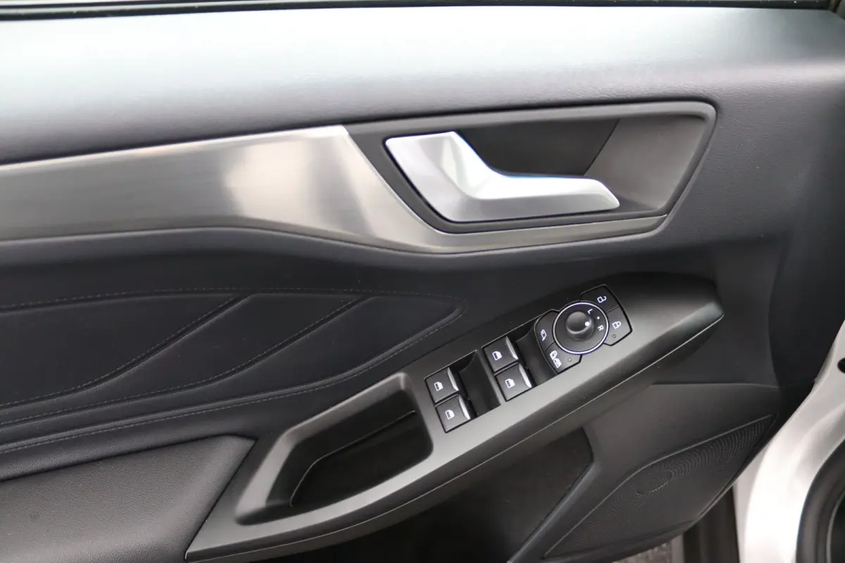 1.0 EcoBoost Hybrid Titanium X | Winterpack | Adaptive Cruise | BLIS | B&O Audio | LED | CarPlay/Android Auto | Navigatie
