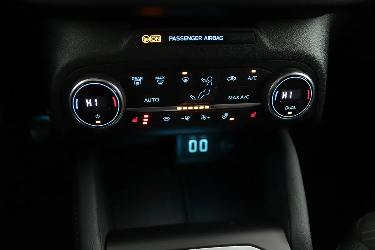 1.0 EcoBoost Hybrid Titanium X | Winterpack | Adaptive Cruise | BLIS | B&O Audio | LED | CarPlay/Android Auto | Navigatie