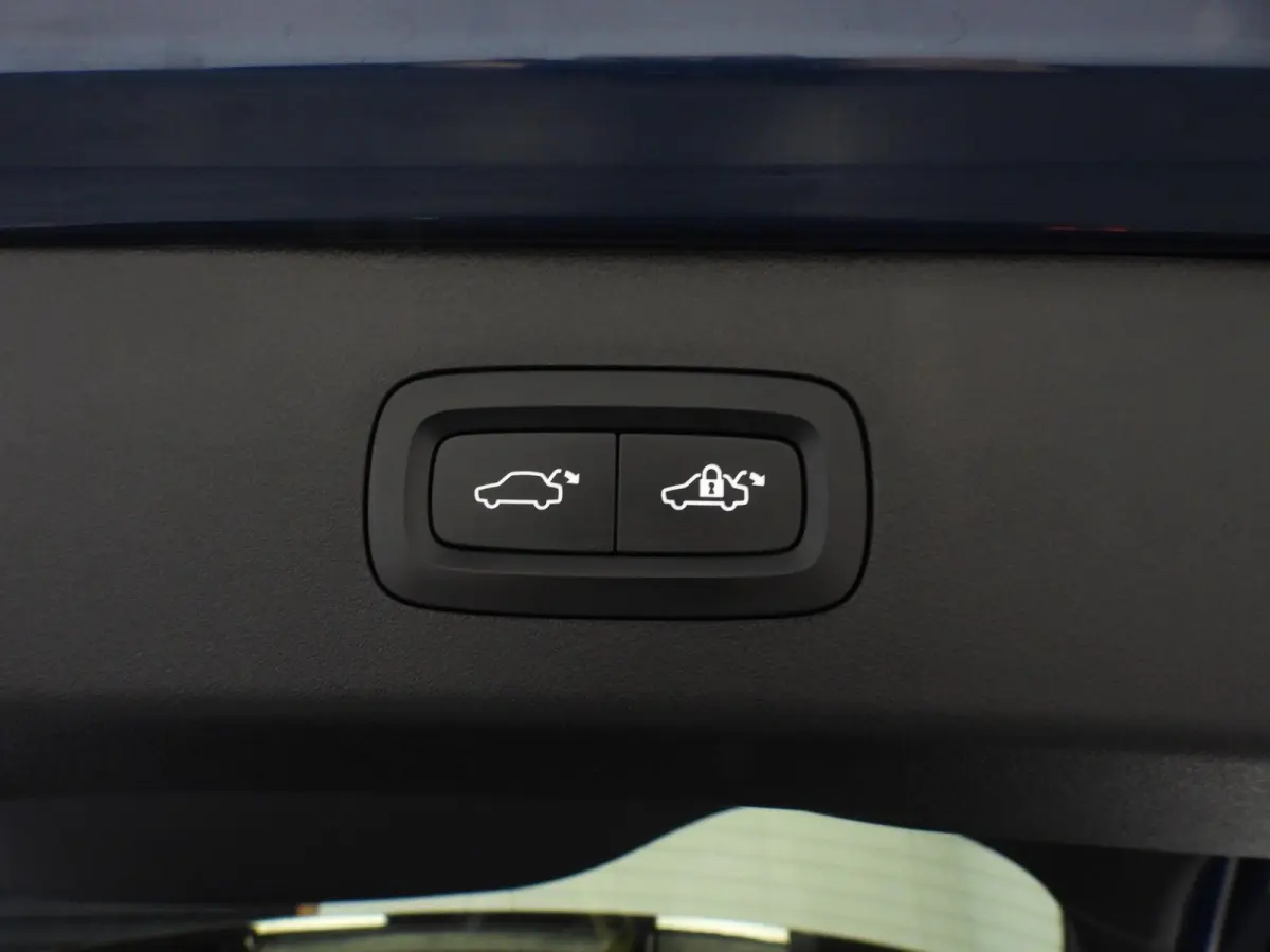 1.5 PHEV BlackLine STUURVERW./360CAM/SCHUIFDAK/LED/20"LMV!