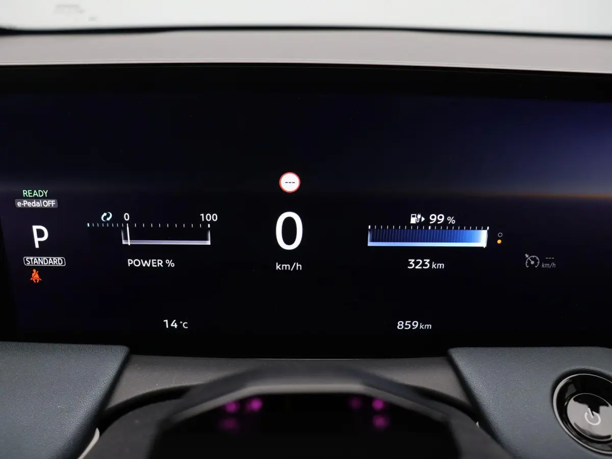 Engage Plus 52 kWh | Getint Glas | 451 km WLTP | Stoelverwarming | Stuurwielverwarming |