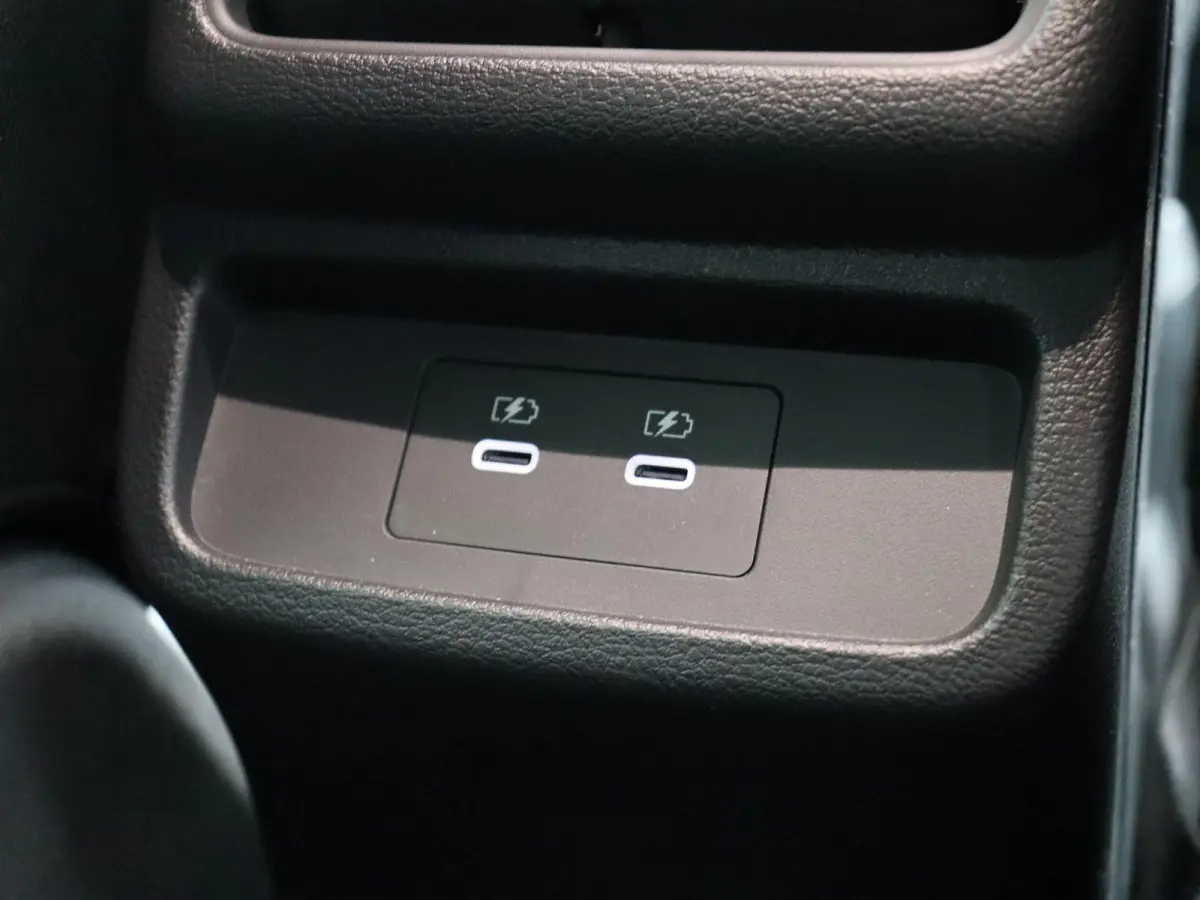 Engage Plus 52 kWh | Getint Glas | 451 km WLTP | Stoelverwarming | Stuurwielverwarming |