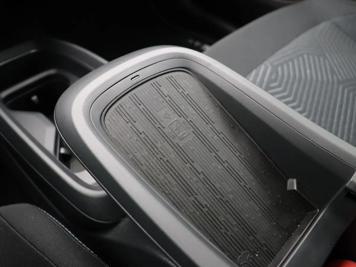 Engage Plus 52 kWh | Getint Glas | 451 km WLTP | Stoelverwarming | Stuurwielverwarming |