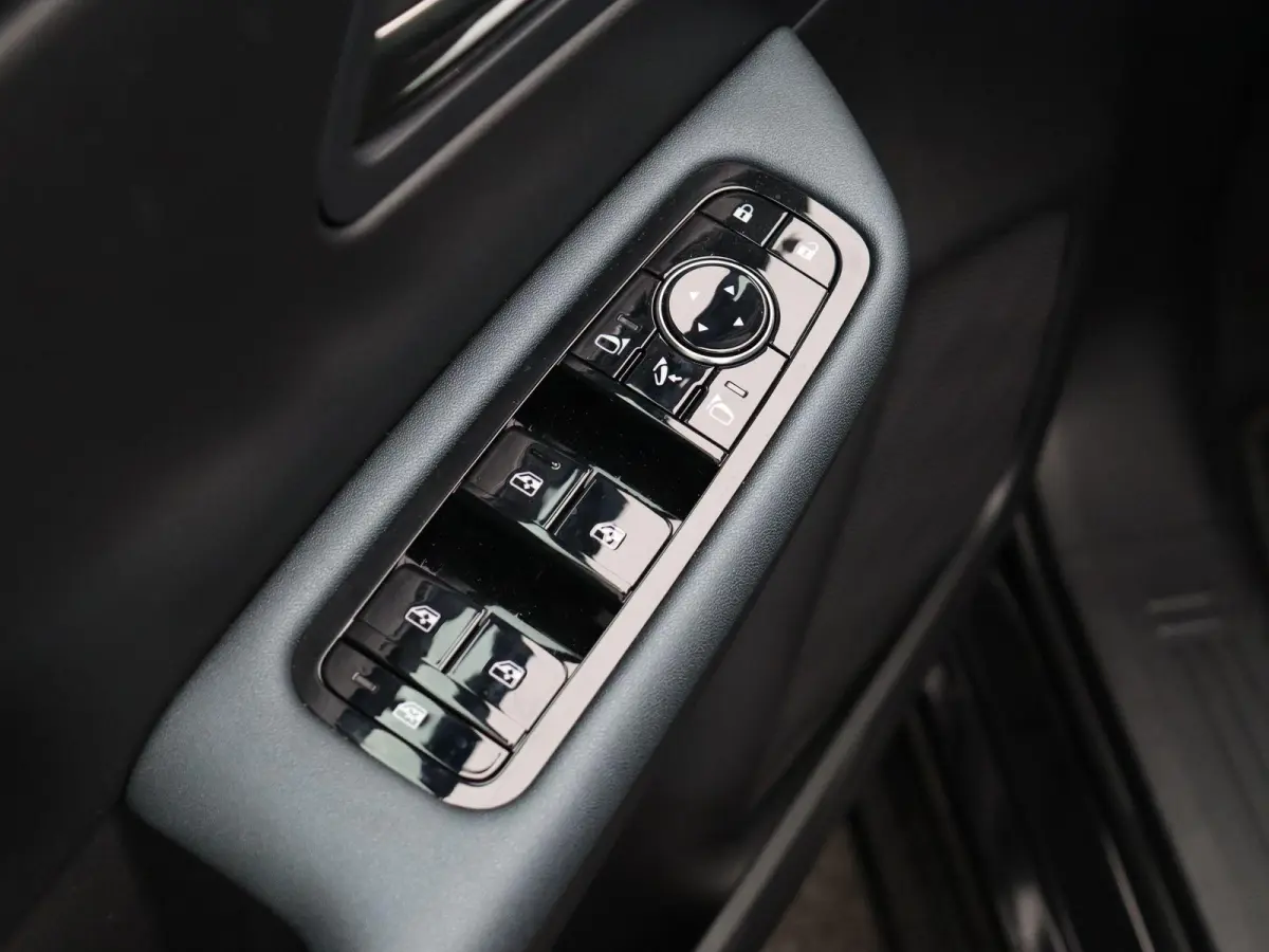 Engage Plus 52 kWh | Getint Glas | 451 km WLTP | Stoelverwarming | Stuurwielverwarming |
