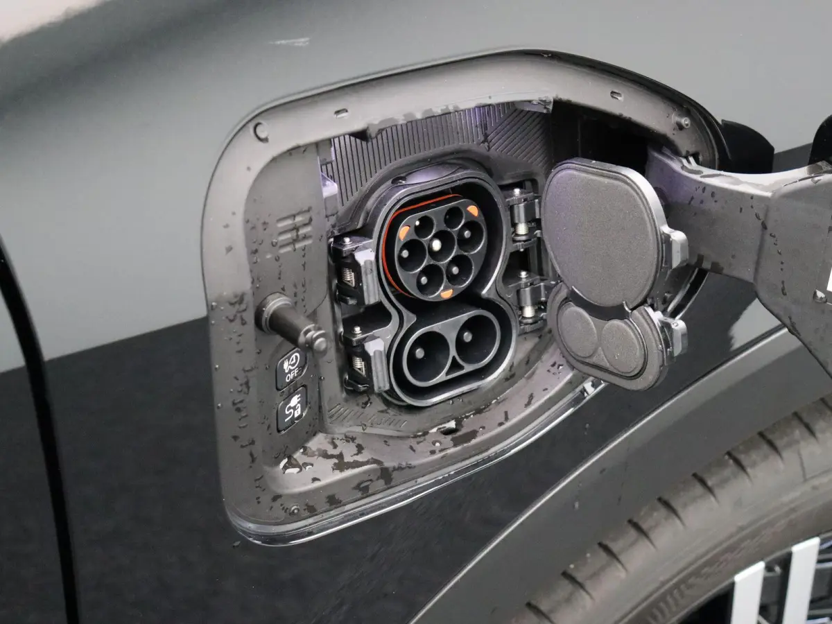 Engage Plus 52 kWh | Getint Glas | 451 km WLTP | Stoelverwarming | Stuurwielverwarming |