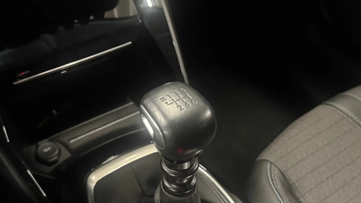 1.2 PURETECH 100PK ALLURE PACK / NAVI / LEDER / CLIMA / FULL-LED / PDC / 16" LMV / APPLE CARPLAY / CAMERA / KEYLESS / CRUISECONTROL !!