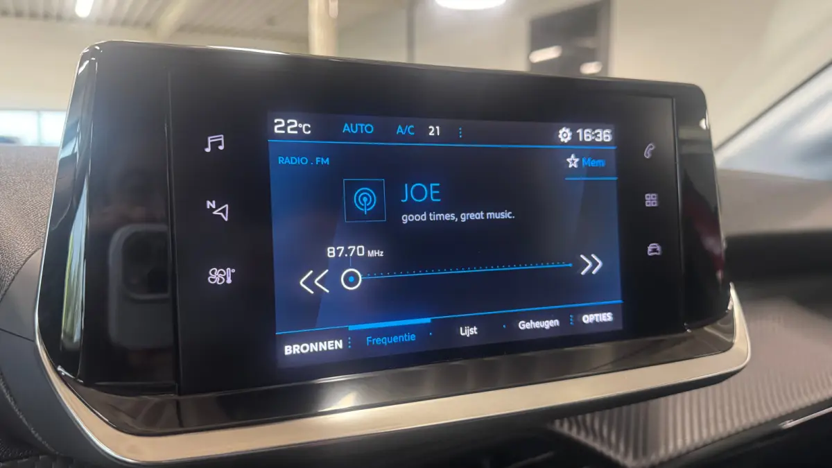 1.2 PURETECH 100PK ALLURE PACK / NAVI / LEDER / CLIMA / FULL-LED / PDC / 16" LMV / APPLE CARPLAY / CAMERA / KEYLESS / CRUISECONTROL !!