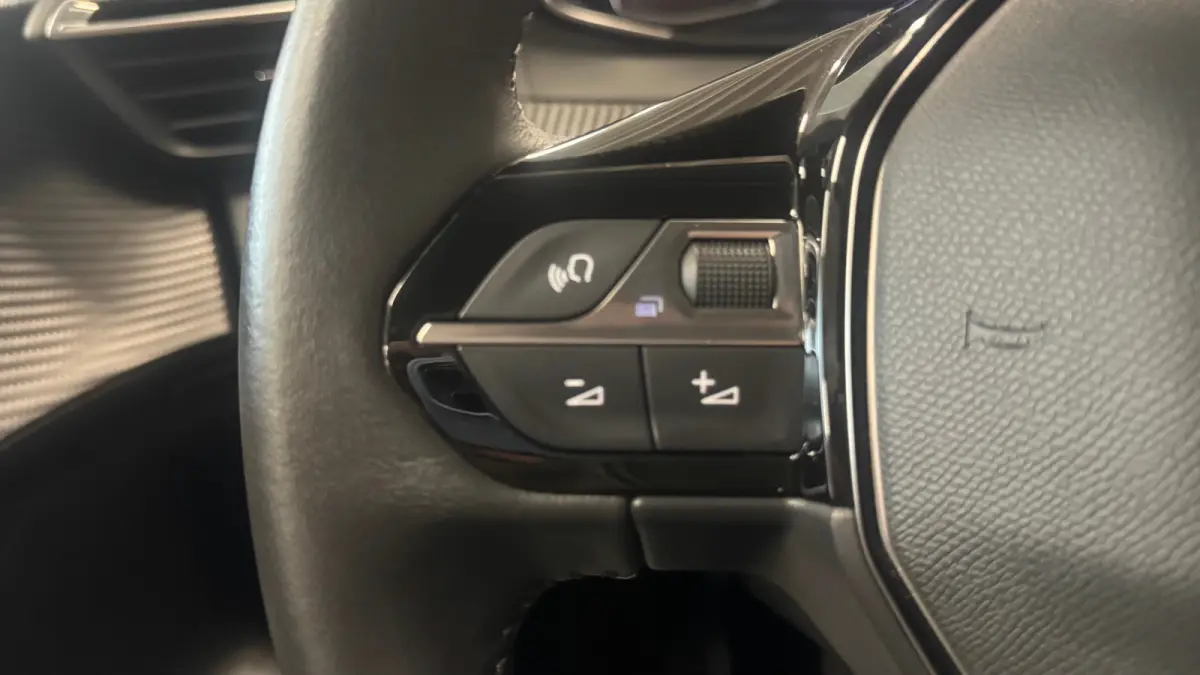 1.2 PURETECH 100PK ALLURE PACK / NAVI / LEDER / CLIMA / FULL-LED / PDC / 16" LMV / APPLE CARPLAY / CAMERA / KEYLESS / CRUISECONTROL !!