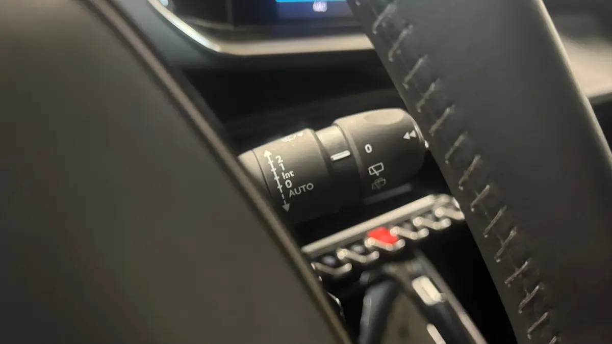 1.2 PURETECH 100PK ALLURE PACK / NAVI / LEDER / CLIMA / FULL-LED / PDC / 16" LMV / APPLE CARPLAY / CAMERA / KEYLESS / CRUISECONTROL !!