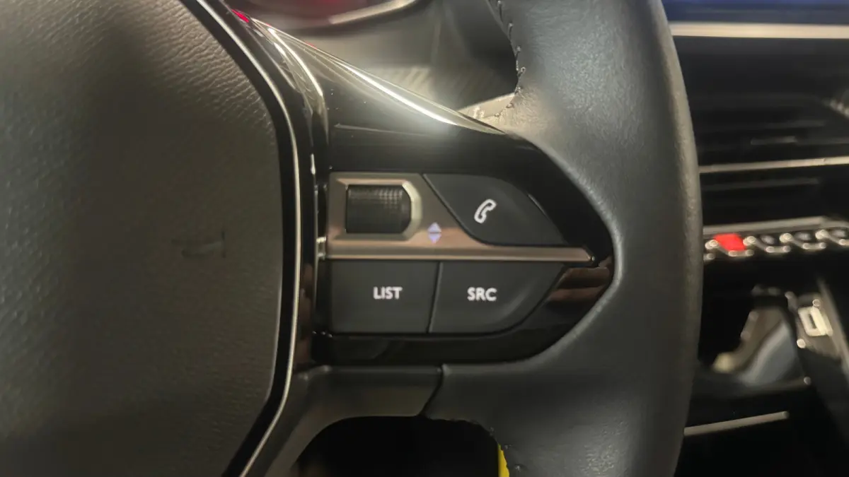 1.2 PURETECH 100PK ALLURE PACK / NAVI / LEDER / CLIMA / FULL-LED / PDC / 16" LMV / APPLE CARPLAY / CAMERA / KEYLESS / CRUISECONTROL !!