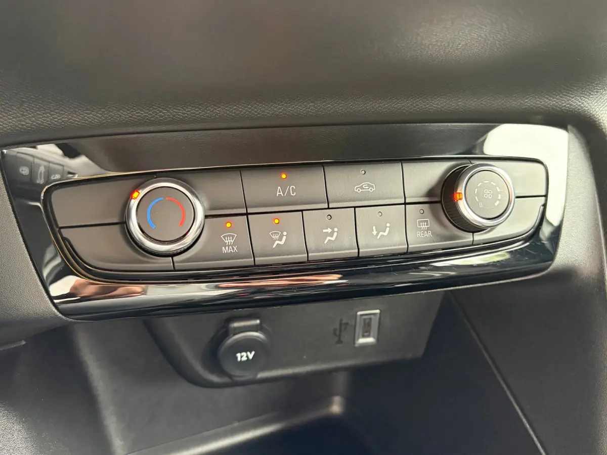1.2 Turbo Hybrid 110 PK GS | DODEHOEK DETECTIE| CAMERA + PARKEERSENSOREN| APPLE CARPLAY/ANDROID AUTO| LED| DAB| SPORTSTOELEN| 16"LM-VELGEN| EERSTE EIGENAAR|