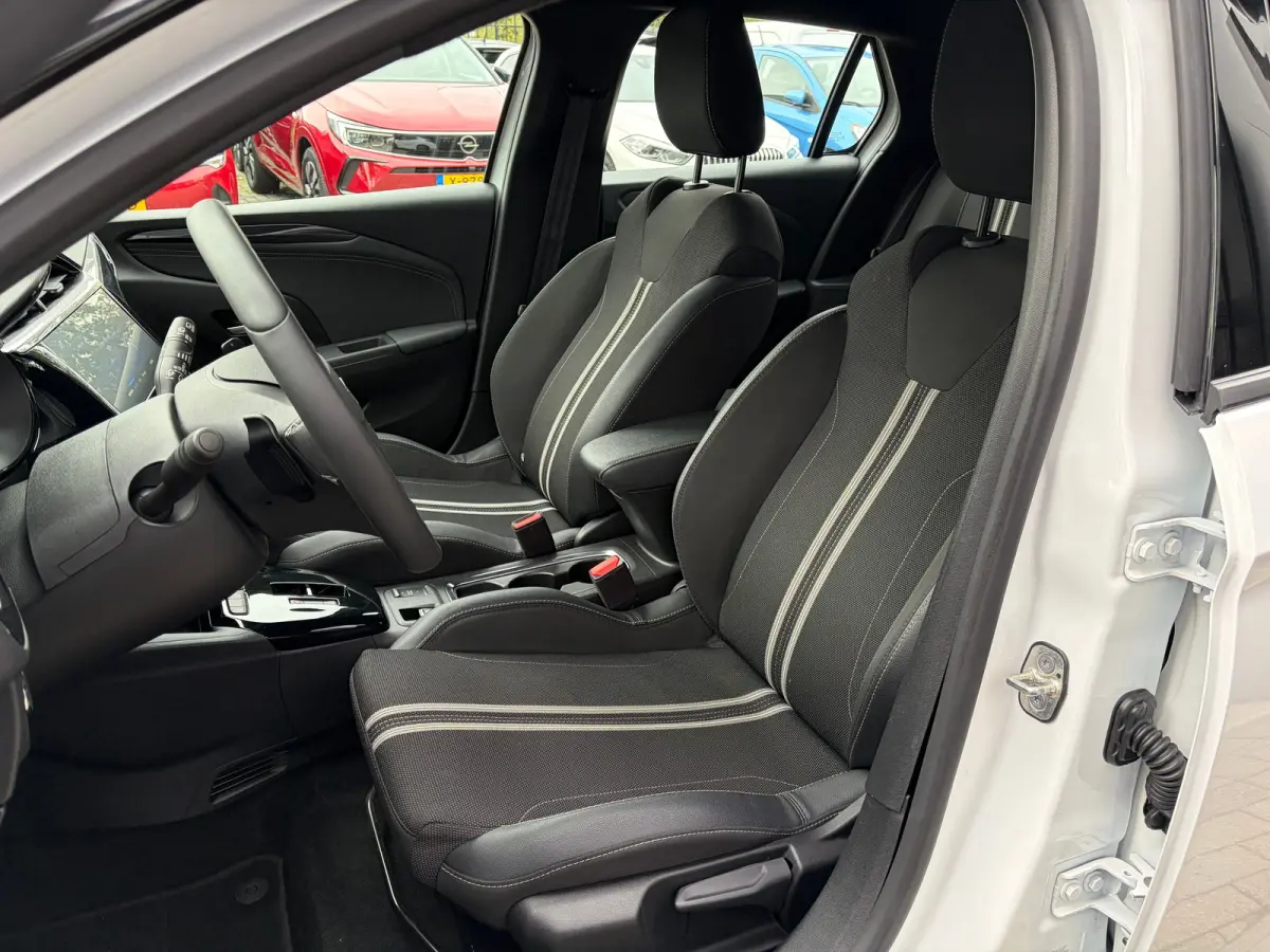 1.2 Turbo Hybrid 110 PK GS | DODEHOEK DETECTIE| CAMERA + PARKEERSENSOREN| APPLE CARPLAY/ANDROID AUTO| LED| DAB| SPORTSTOELEN| 16"LM-VELGEN| EERSTE EIGENAAR|