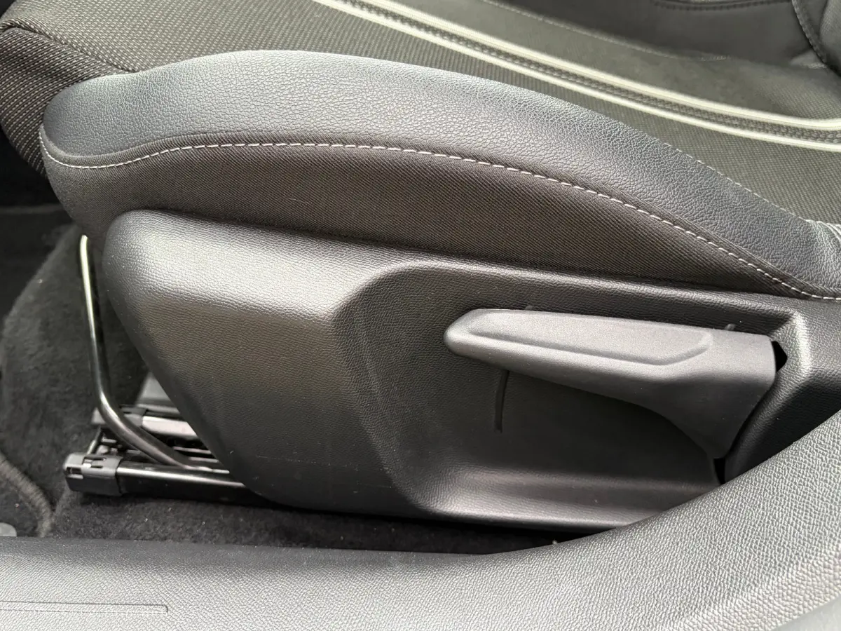 1.2 Turbo Hybrid 110 PK GS | DODEHOEK DETECTIE| CAMERA + PARKEERSENSOREN| APPLE CARPLAY/ANDROID AUTO| LED| DAB| SPORTSTOELEN| 16"LM-VELGEN| EERSTE EIGENAAR|