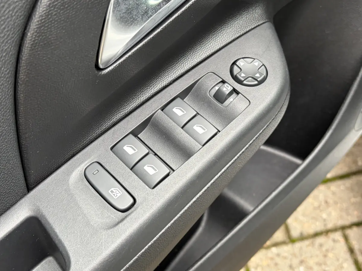 1.2 Turbo Hybrid 110 PK GS | DODEHOEK DETECTIE| CAMERA + PARKEERSENSOREN| APPLE CARPLAY/ANDROID AUTO| LED| DAB| SPORTSTOELEN| 16"LM-VELGEN| EERSTE EIGENAAR|