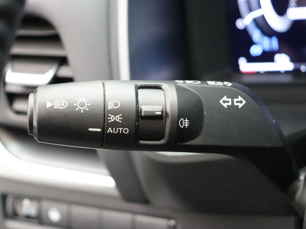1.5 e-Power N-Connecta | Rondomzicht camera | Dodehoek detectie | Climate control | Stoel, stuur en voorruitverwarming | Panoramadak | Google maps |