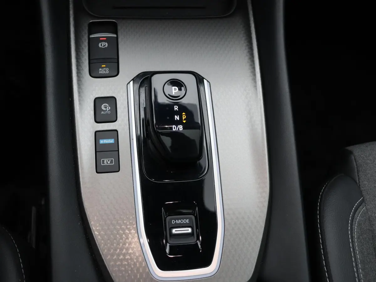 1.5 e-Power N-Connecta | Rondomzicht camera | Dodehoek detectie | Climate control | Stoel, stuur en voorruitverwarming | Panoramadak | Google maps |