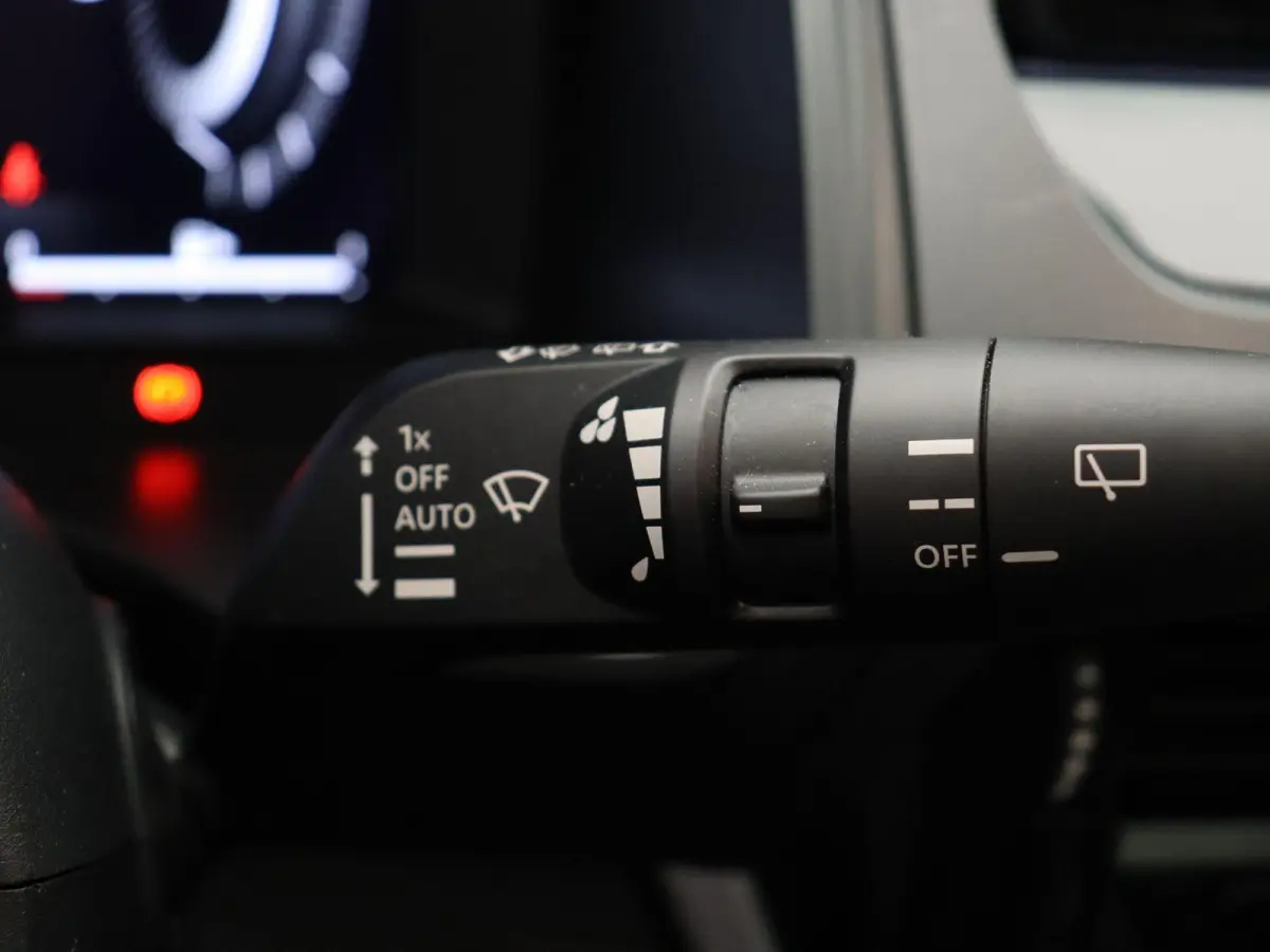 1.5 e-Power N-Connecta | Rondomzicht camera | Dodehoek detectie | Climate control | Stoel, stuur en voorruitverwarming | Panoramadak | Google maps |