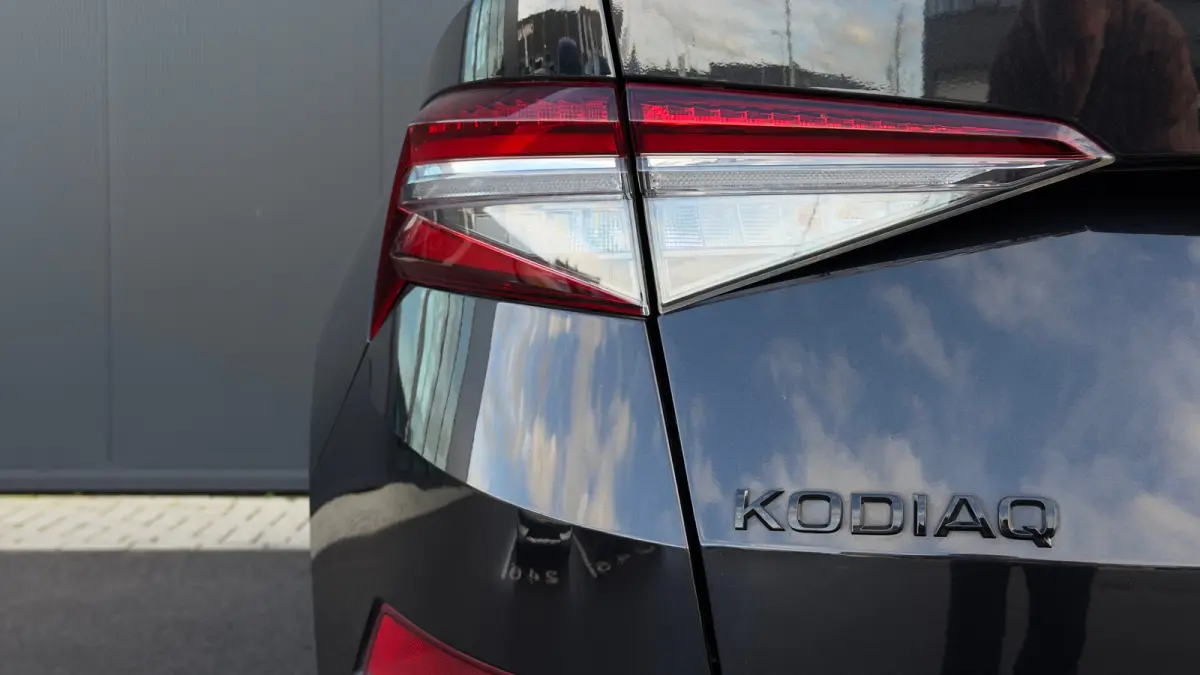150pk 1.5 TSI Sportline Business | Panoramadak | Trekhaak | Adaptive Cruise | Keyless | Alcantara Stoelbekleding | 20" |