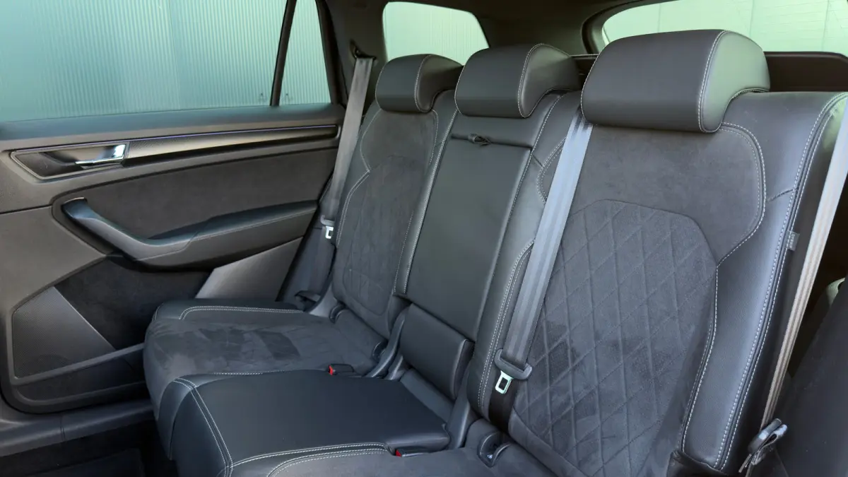 150pk 1.5 TSI Sportline Business | Panoramadak | Trekhaak | Adaptive Cruise | Keyless | Alcantara Stoelbekleding | 20" |