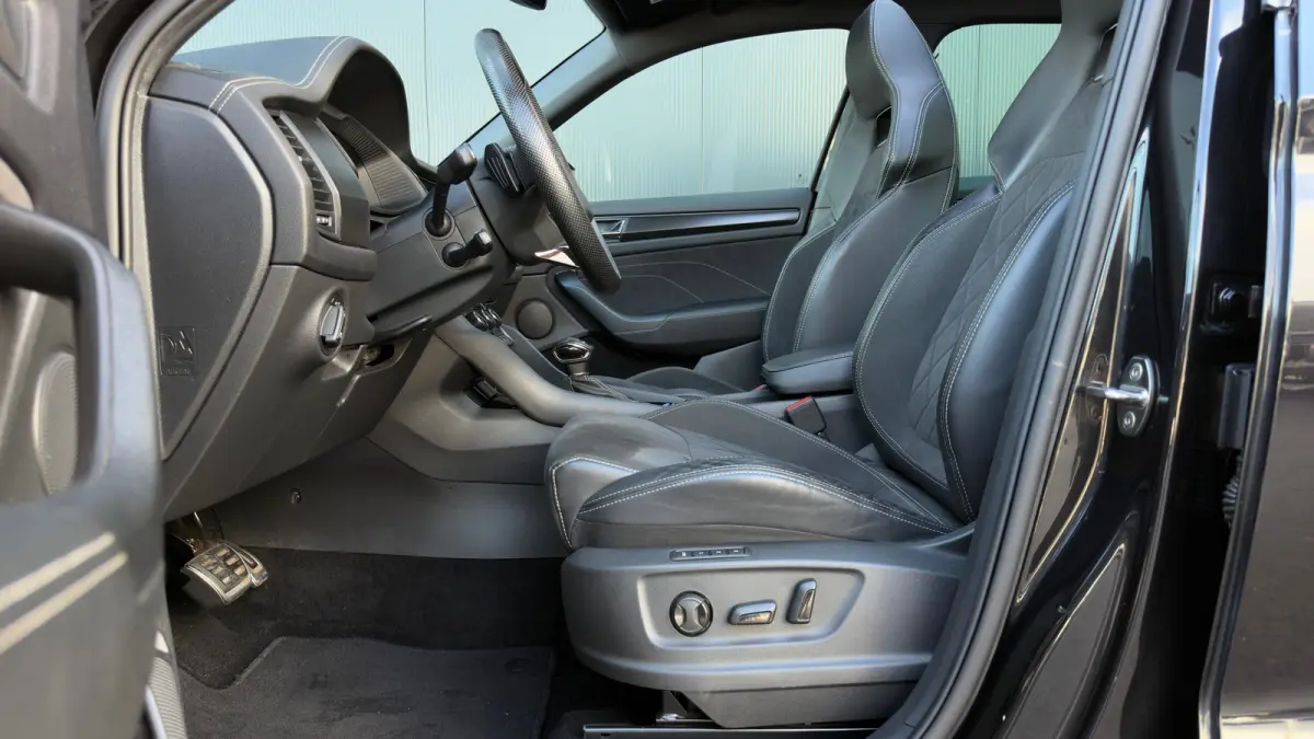 150pk 1.5 TSI Sportline Business | Panoramadak | Trekhaak | Adaptive Cruise | Keyless | Alcantara Stoelbekleding | 20" |