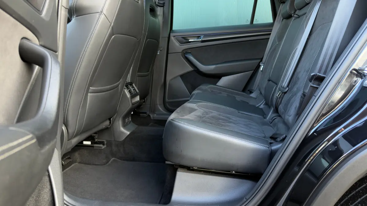 150pk 1.5 TSI Sportline Business | Panoramadak | Trekhaak | Adaptive Cruise | Keyless | Alcantara Stoelbekleding | 20" |