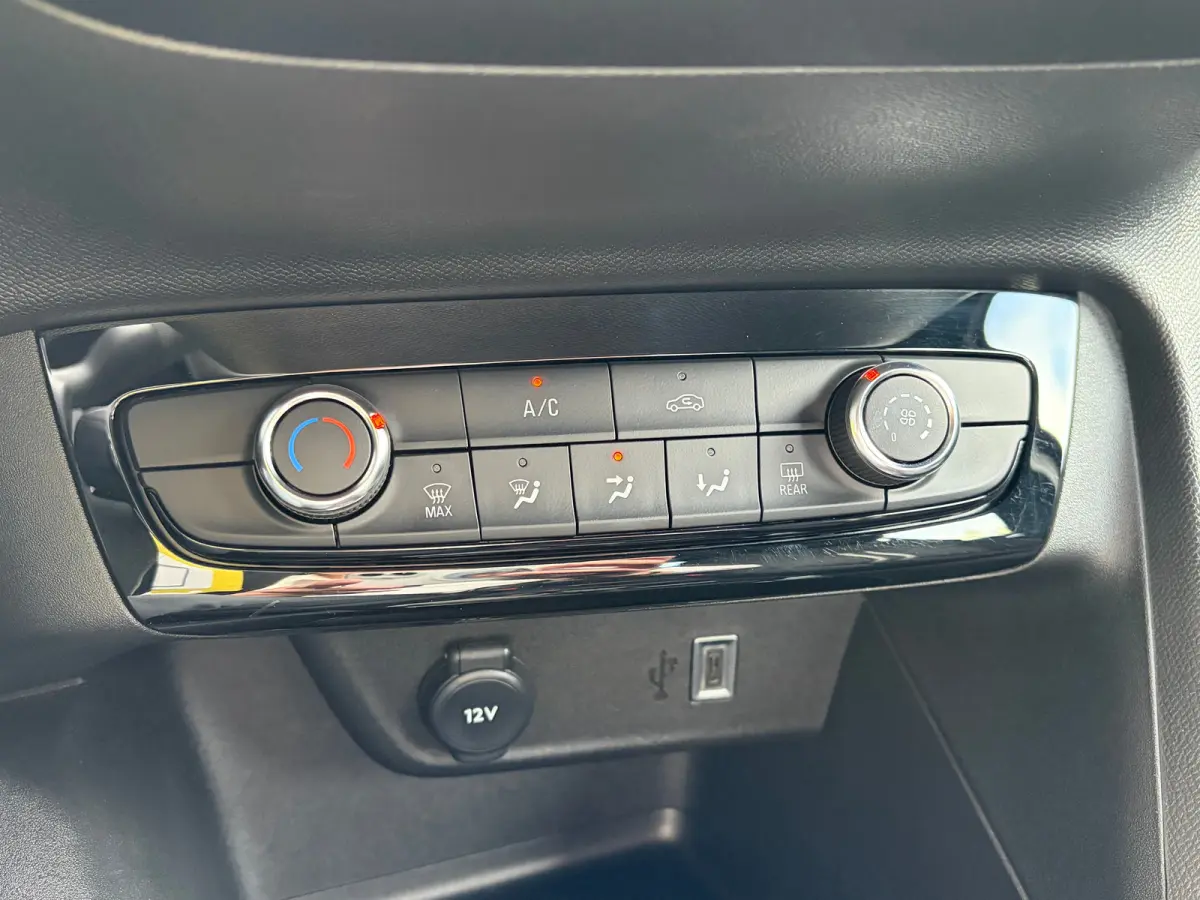 1.2 Turbo Hybrid 110 PK GS | DODEHOEK DETECTIE| CAMERA + PARKEERSENSOREN| APPLE CARPLAY/ANDROID AUTO| LED| DAB| SPORTSTOELEN| 16"LM-VELGEN| EERSTE EIGENAAR|
