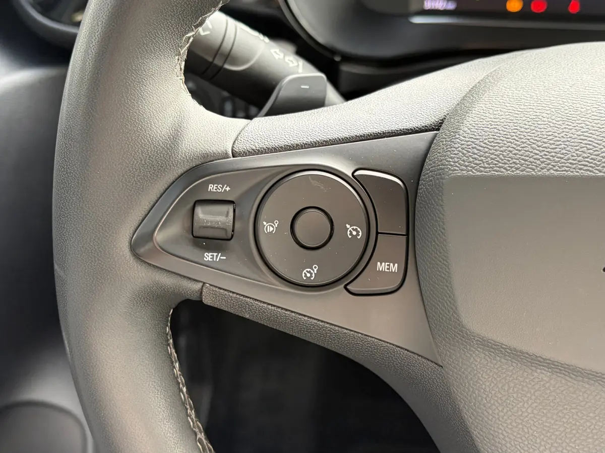 1.2 Turbo Hybrid 110 PK GS | DODEHOEK DETECTIE| CAMERA + PARKEERSENSOREN| APPLE CARPLAY/ANDROID AUTO| LED| DAB| SPORTSTOELEN| 16"LM-VELGEN| EERSTE EIGENAAR|