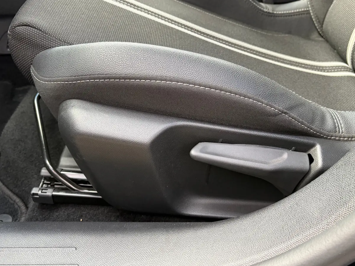 1.2 Turbo Hybrid 110 PK GS | DODEHOEK DETECTIE| CAMERA + PARKEERSENSOREN| APPLE CARPLAY/ANDROID AUTO| LED| DAB| SPORTSTOELEN| 16"LM-VELGEN| EERSTE EIGENAAR|
