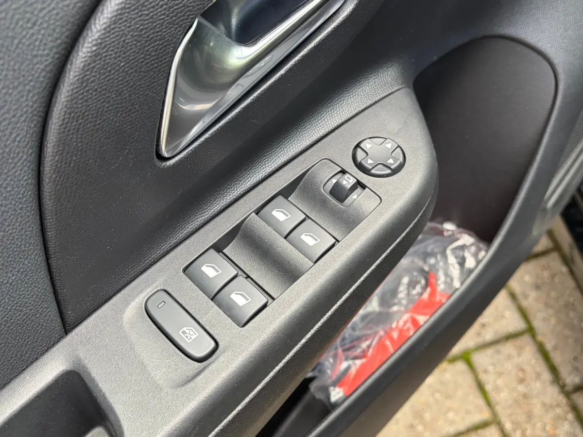 1.2 Turbo Hybrid 110 PK GS | DODEHOEK DETECTIE| CAMERA + PARKEERSENSOREN| APPLE CARPLAY/ANDROID AUTO| LED| DAB| SPORTSTOELEN| 16"LM-VELGEN| EERSTE EIGENAAR|