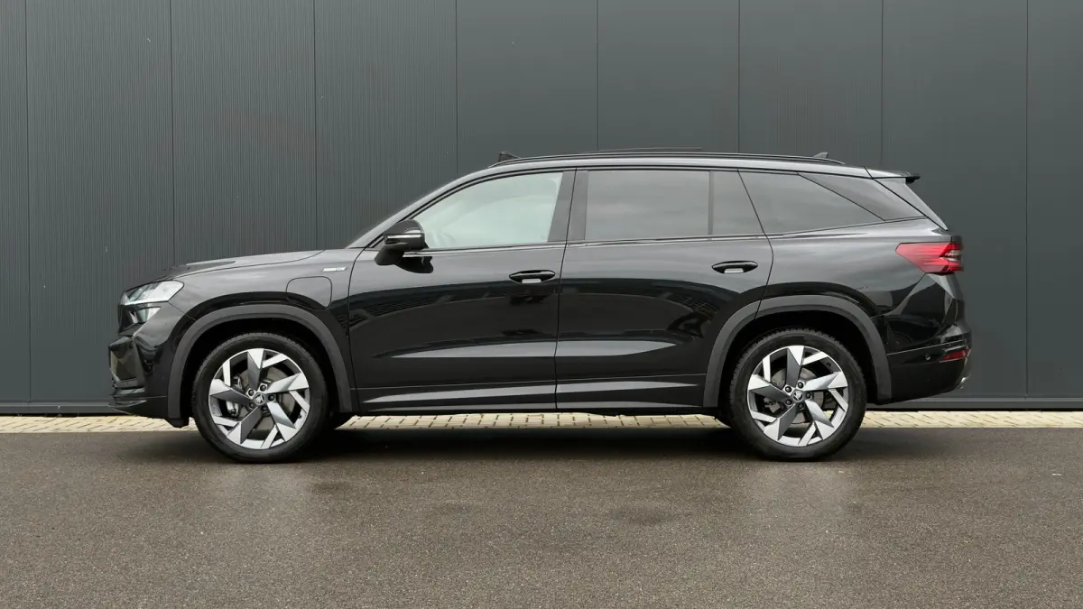 204pk 1.5 TSI PHEV Sportline Business | SOH: 100% | Panoramadak | Trekhaak | Adaptive Cruise | 360 Camera | 19" |