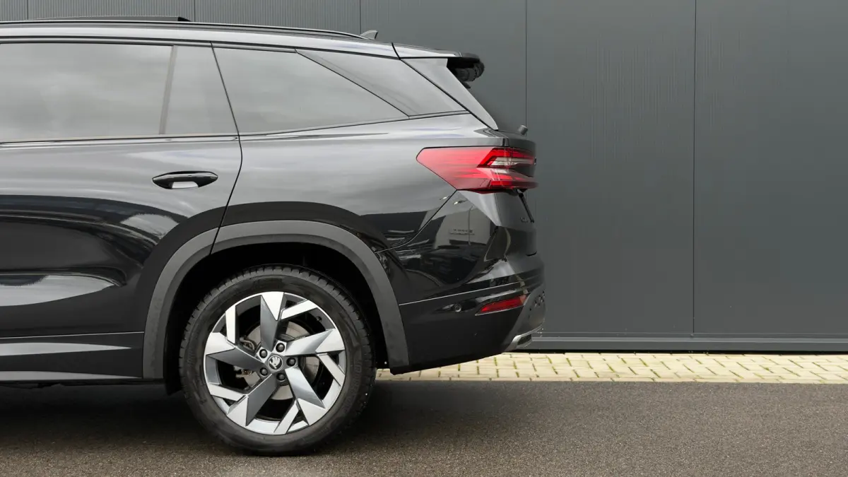 204pk 1.5 TSI PHEV Sportline Business | SOH: 100% | Panoramadak | Trekhaak | Adaptive Cruise | 360 Camera | 19" |