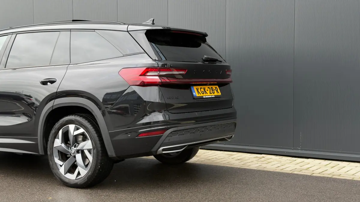 204pk 1.5 TSI PHEV Sportline Business | SOH: 100% | Panoramadak | Trekhaak | Adaptive Cruise | 360 Camera | 19" |