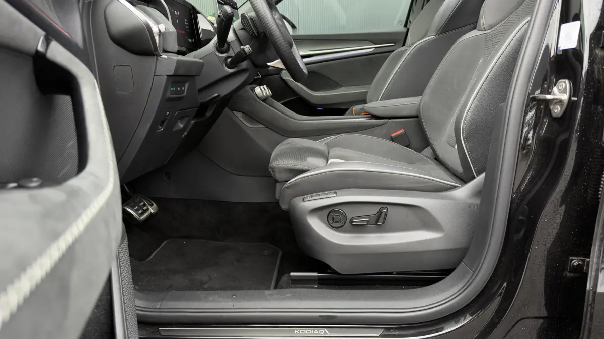 204pk 1.5 TSI PHEV Sportline Business | SOH: 100% | Panoramadak | Trekhaak | Adaptive Cruise | 360 Camera | 19" |