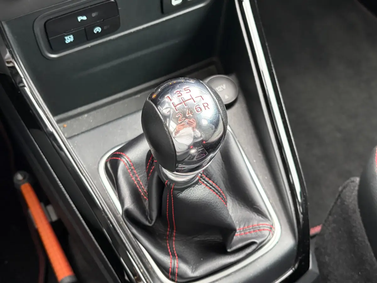 1.0 125 PK ST-Line X | STUUR, STOEL EN VOORRUITVERWARMING| B&O SOUND| HALF LEDER/HALF ALCANTARA BEKLEDING| KEYLESS ENTRY & START| FULL LED| NAVIGATIE| APPLE CARPLAY/ANDROID AUTO| CAMERA + PA