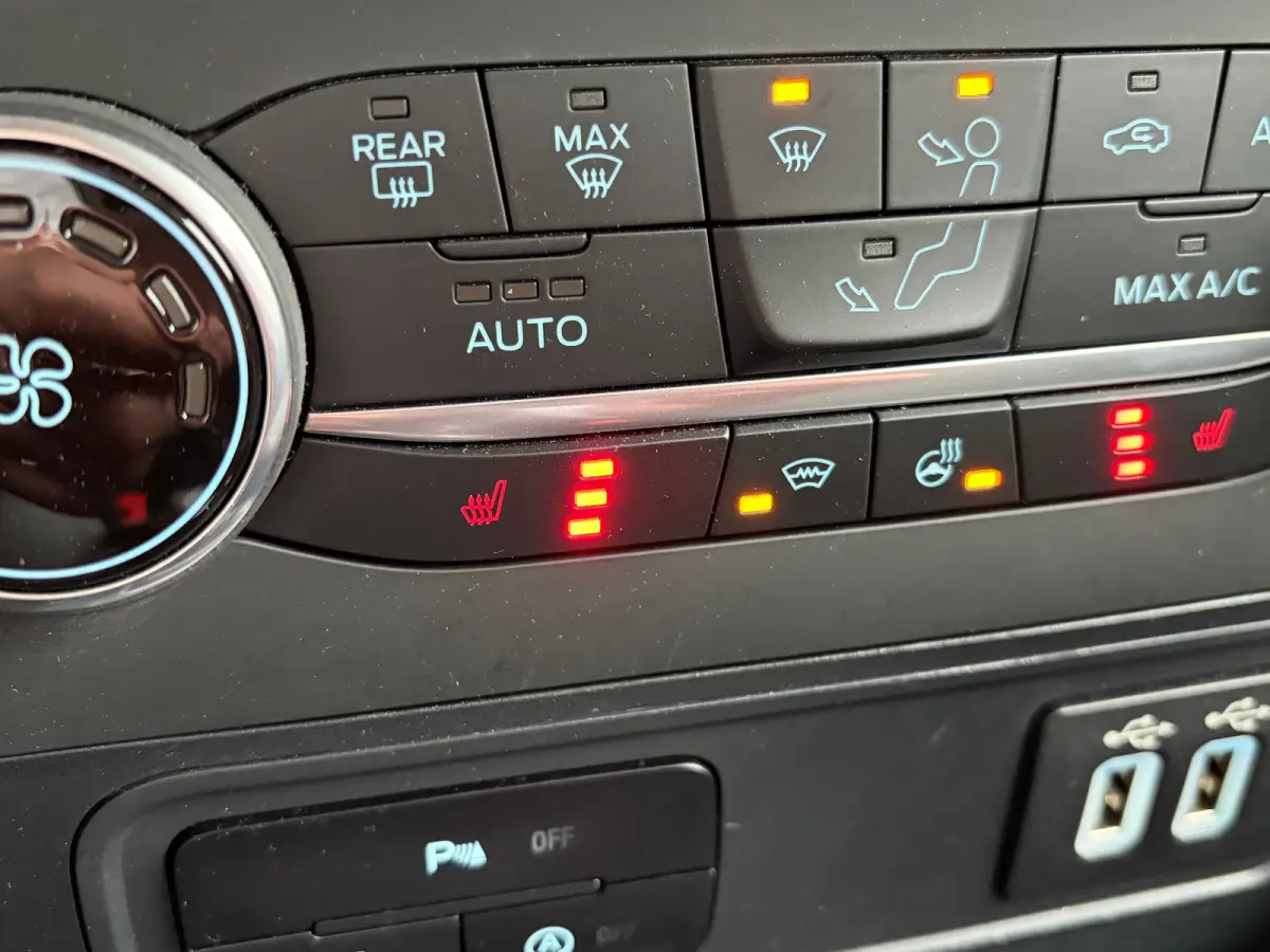 1.0 125 PK ST-Line X | STUUR, STOEL EN VOORRUITVERWARMING| B&O SOUND| HALF LEDER/HALF ALCANTARA BEKLEDING| KEYLESS ENTRY & START| FULL LED| NAVIGATIE| APPLE CARPLAY/ANDROID AUTO| CAMERA + PA