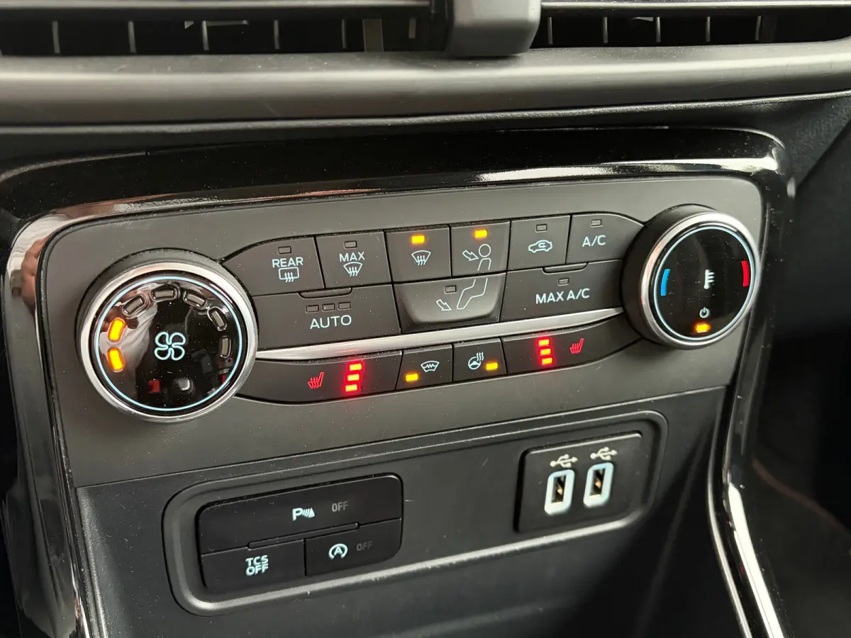 1.0 125 PK ST-Line X | STUUR, STOEL EN VOORRUITVERWARMING| B&O SOUND| HALF LEDER/HALF ALCANTARA BEKLEDING| KEYLESS ENTRY & START| FULL LED| NAVIGATIE| APPLE CARPLAY/ANDROID AUTO| CAMERA + PA