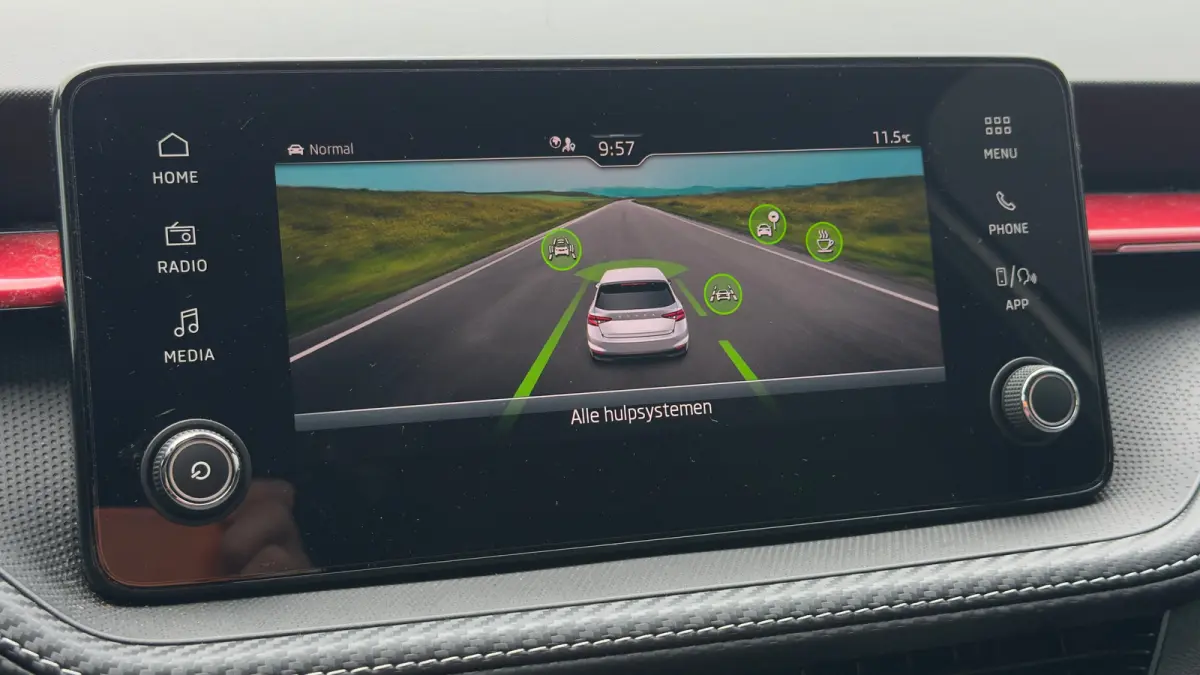 95pk 1.0 TSI Monte Carlo | Achteruitrijcamera | Cruise Control | Airco | Carplay | Verwamde Voorstoelen | 16" |