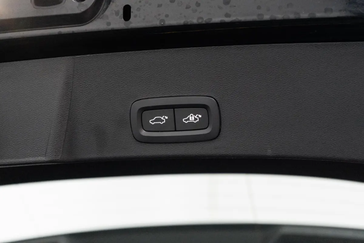 1.5 T5 R-Design | Trekhaak | Camera | Stuur/stoelverwarming | Memory | Harman/Kardon