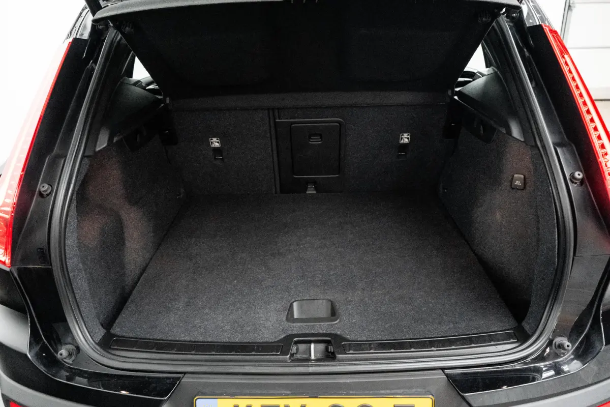 1.5 T5 R-Design | Trekhaak | Camera | Stuur/stoelverwarming | Memory | Harman/Kardon
