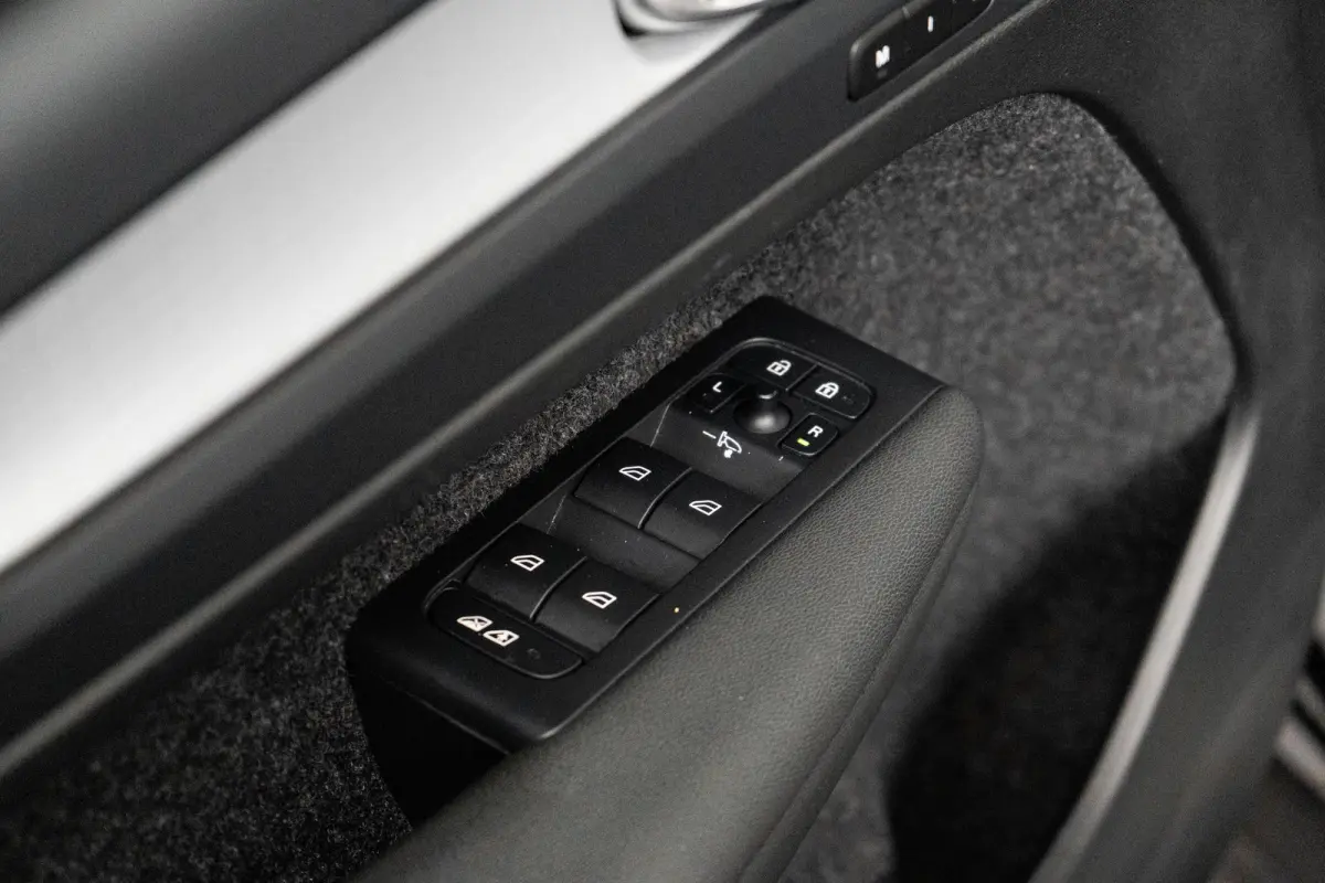 1.5 T5 R-Design | Trekhaak | Camera | Stuur/stoelverwarming | Memory | Harman/Kardon