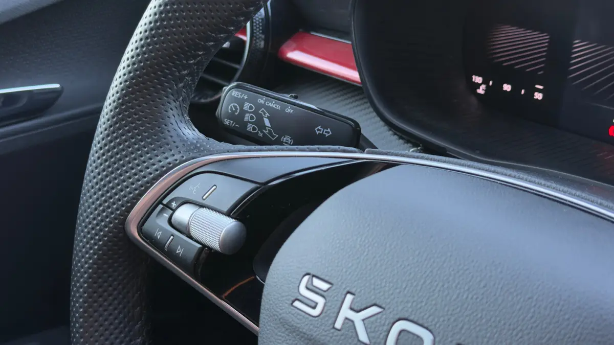 95pk 1.0 TSI Monte Carlo | Achteruitrijcamera | Cruise Control | Airco | Carplay | Verwamde Voorstoelen | 16" |