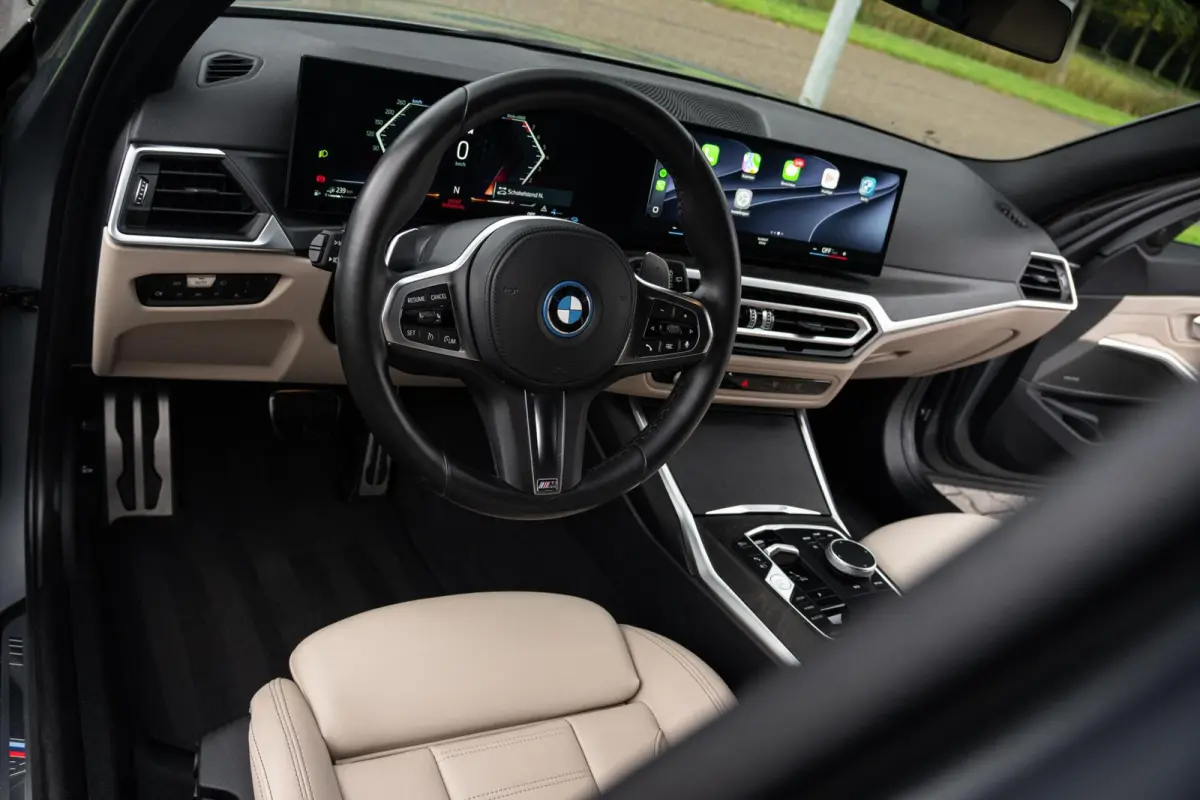 330e Facelift M-Sport|WideScreen|Org NL NAP|CarPlay|Leder|Harman & Kardon|2e Eig|Nieuwstaat|Dealer Onderhouden
