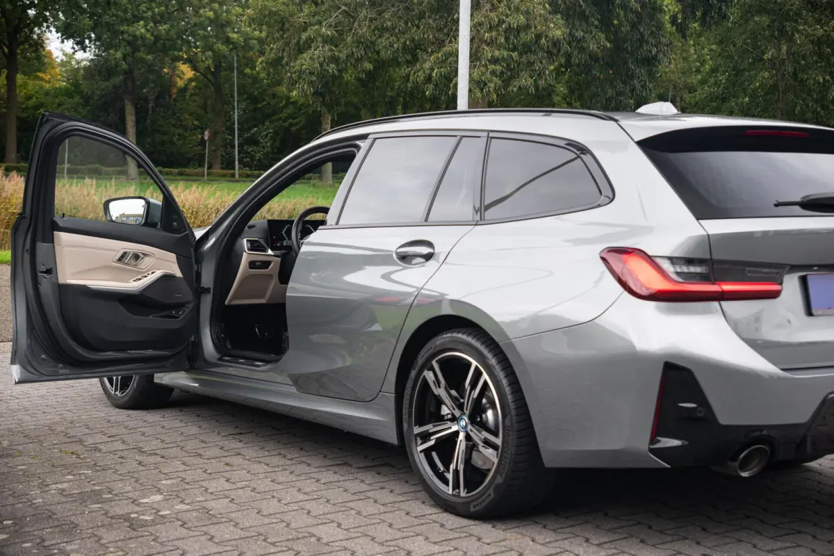 330e Facelift M-Sport|WideScreen|Org NL NAP|CarPlay|Leder|Harman & Kardon|2e Eig|Nieuwstaat|Dealer Onderhouden