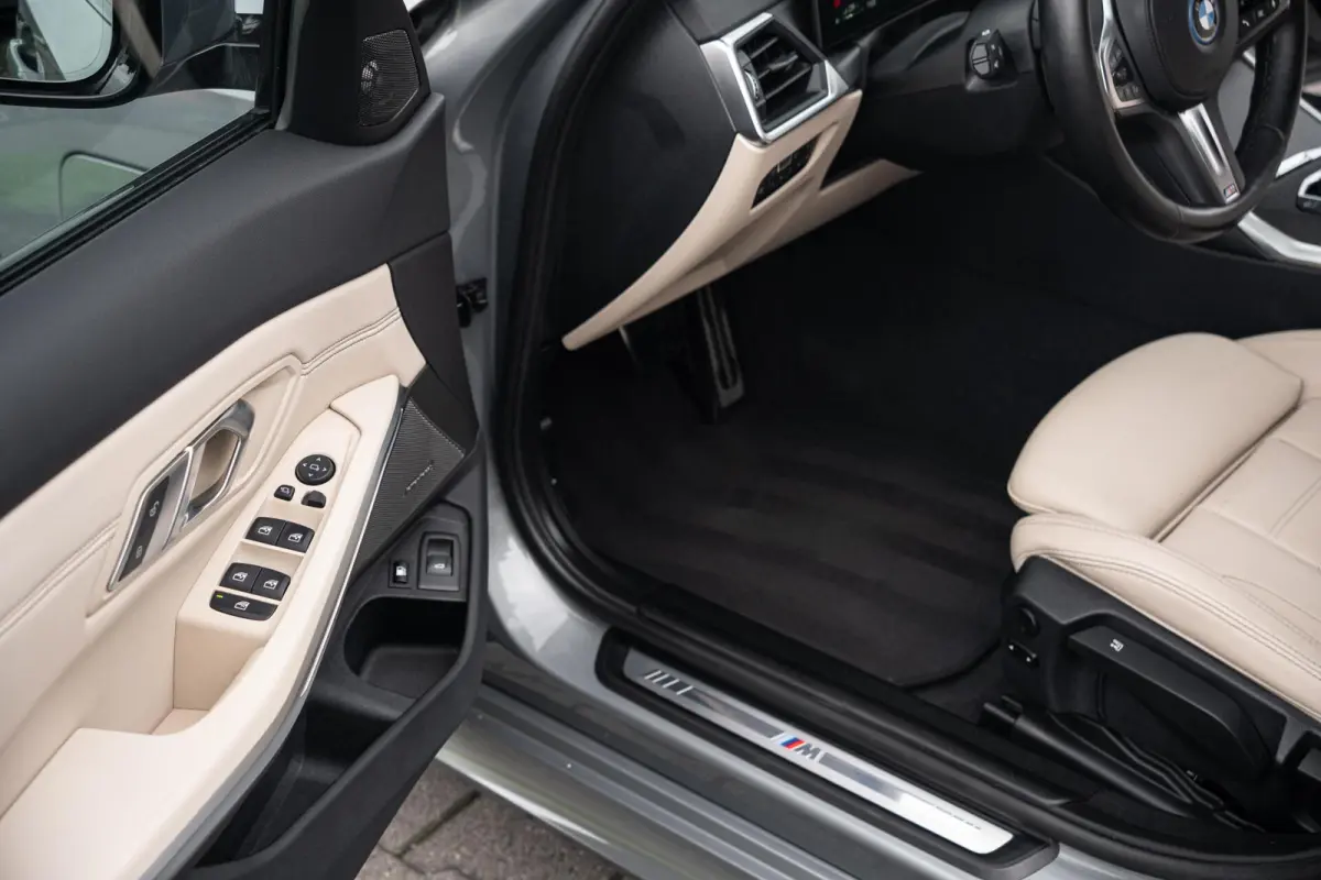 330e Facelift M-Sport|WideScreen|Org NL NAP|CarPlay|Leder|Harman & Kardon|2e Eig|Nieuwstaat|Dealer Onderhouden