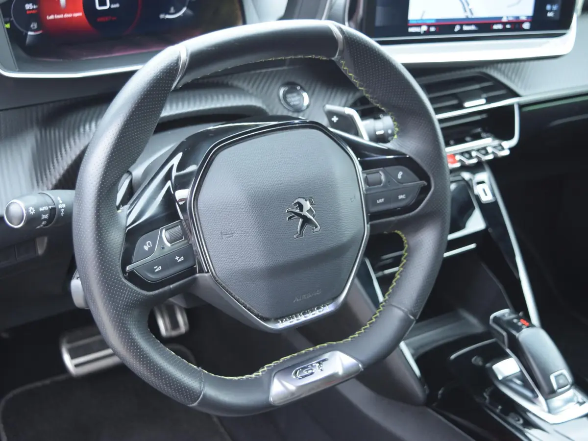 1.2 PureTech GT-Line | AUTOMAAT | 130 PK | SCHUIF / KANTELDAK | PARKEERSENSOREN MET CAMERA | 49.563 KM