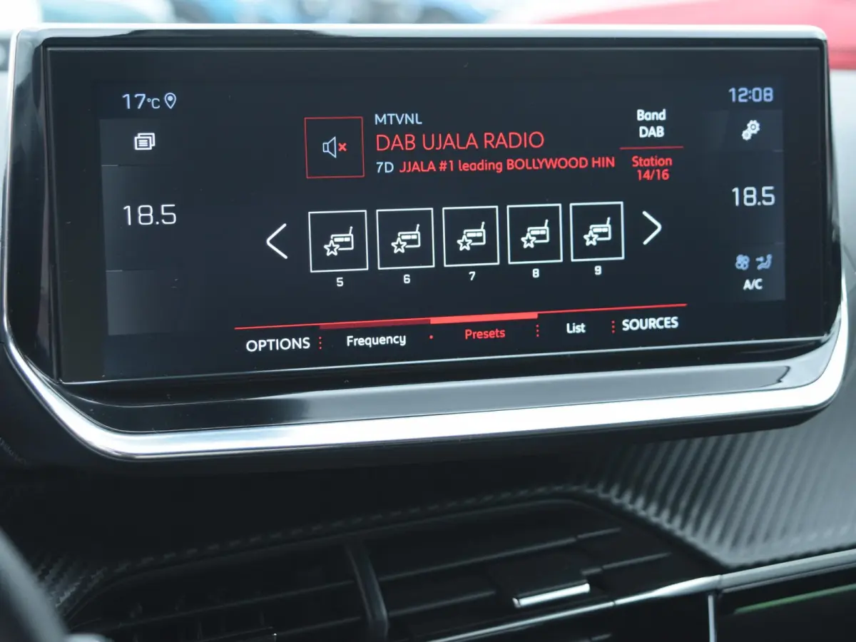 1.2 PureTech GT-Line | AUTOMAAT | 130 PK | SCHUIF / KANTELDAK | PARKEERSENSOREN MET CAMERA | 49.563 KM