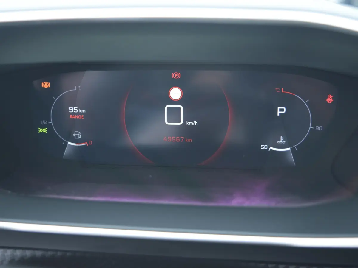 1.2 PureTech GT-Line | AUTOMAAT | 130 PK | SCHUIF / KANTELDAK | PARKEERSENSOREN MET CAMERA | 49.563 KM